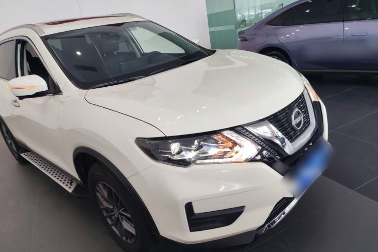 Used Nissan X-Trail 2025 Honor 2.0L Two-Wheel Drive Leading Edition Front Right 45 Deg