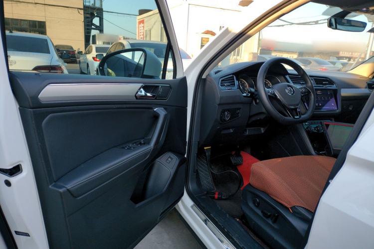 Used Volkswagen Tiguan L 2019 Revised 330TSI Automatic Two-Wheel Drive Smart & Luxury Edition China VI Standard
