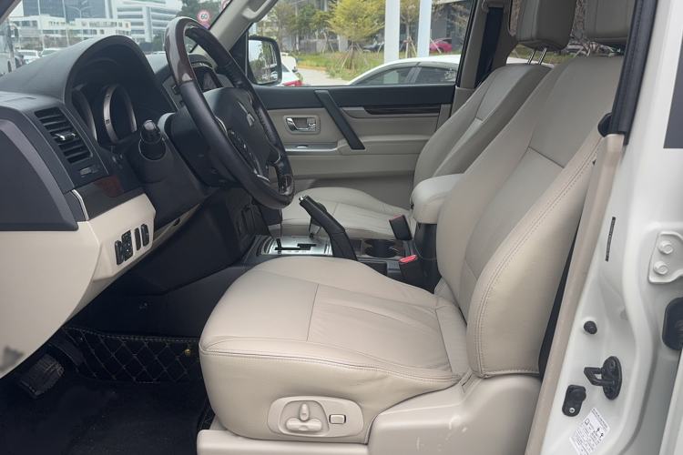 Used Mitsubishi Pajero 2017 V97 3.8L 5-Door GLS Model with Sunroof – Middle East
