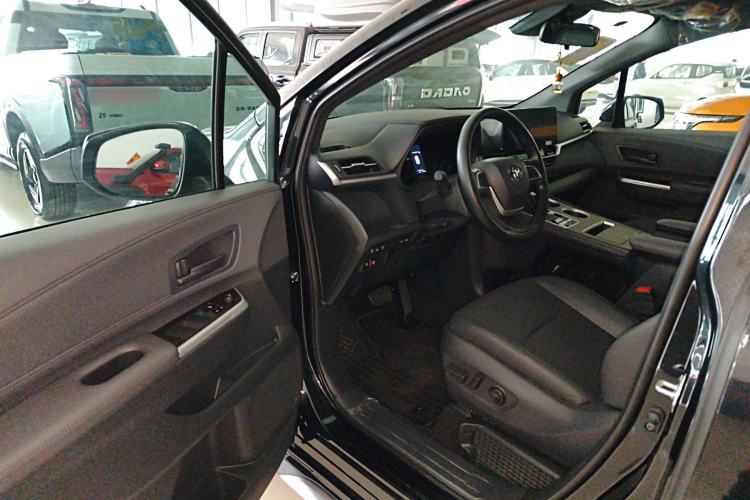 Used Toyota Granvia 2026 Model 2.5L Hybrid Luxury Edition Driver Seat