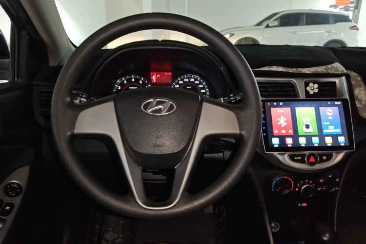 Used Hyundai Verna Ray 2014 1.4L Automatic GLX
