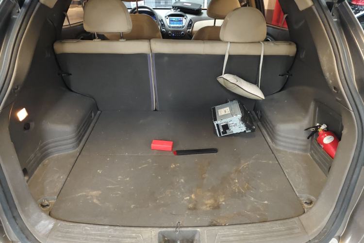 Used Hyundai ix35 2010 2.0L Automatic Two-Wheel Drive New Edition GL Trunk