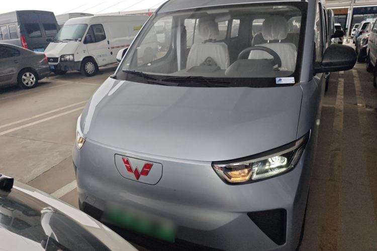 Used Wuling Yangguang 2024 300KM Comfort Version Passenger Van 75kW
