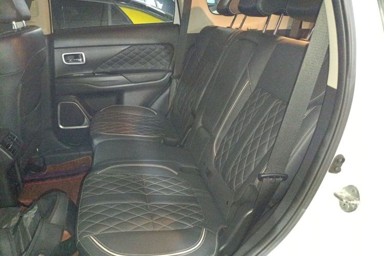 Used Mitsubishi Outlander 2021 2.4L 4x4 Zhi Xiang Edition 7 Seats
