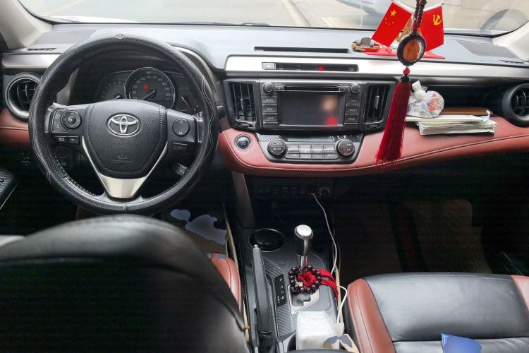 Used Toyota RAV4 2013 2.5L Automatic 4x4 Prestige Edition Center Console