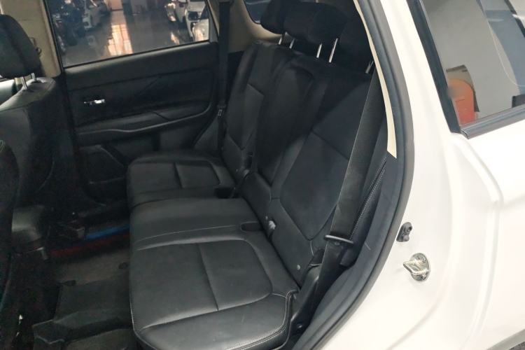 Used Mitsubishi Outlander 2018 2.0L Two-Wheel Drive Glory Edition 5 Seats