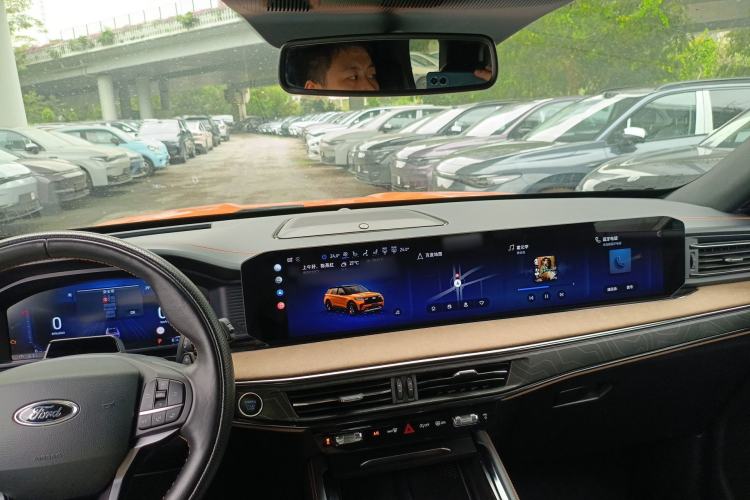 Used Ford Explorer 2024 2.3T EcoBoost Kunlun Peak Edition 7-Seater Center Console