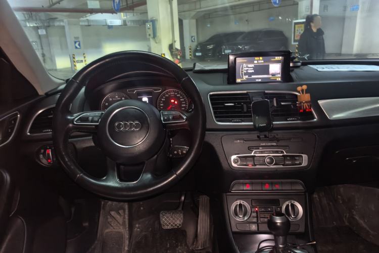 Used Audi Q3 2016 30 TFSI Collector's Edition Intelligent Model Center Console