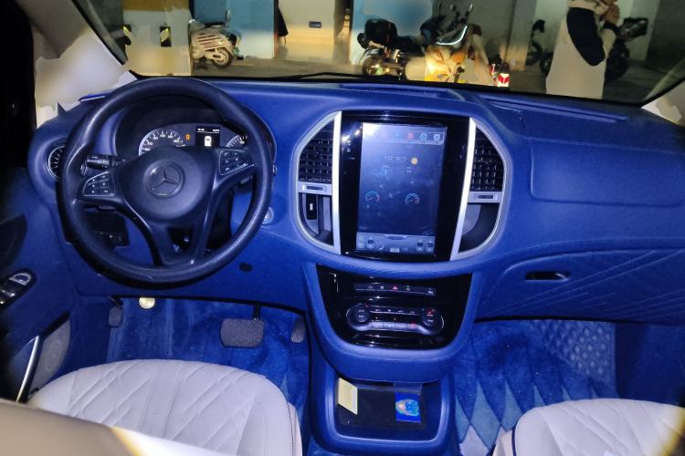 Used Mercedes-Benz Vito 2018 2.0T Elite Version 7 Seats China VI Emission Standard
