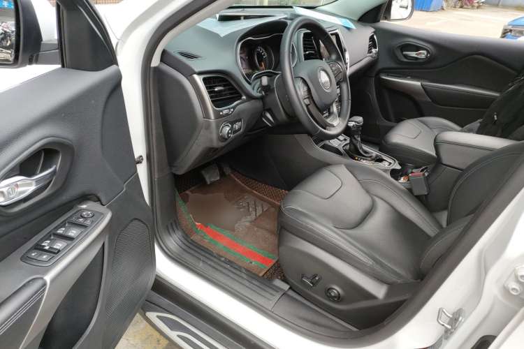 Used Jeep Cherokee 2020 2.0T Two-Wheel Drive Leading Edition