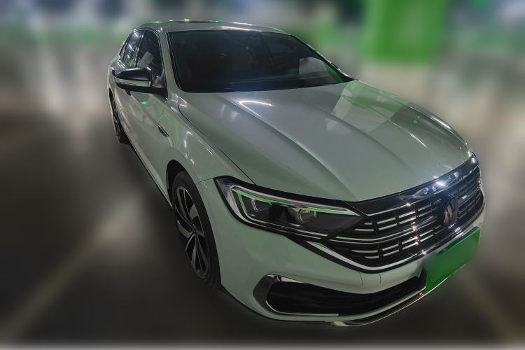 Used Volkswagen Sagitar 2025 Revised Version 2 300TSI DSG Excellence Edition Front Right 45 Deg