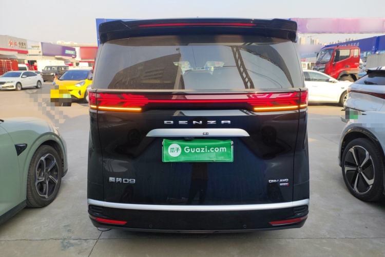 Used Denza D9 2025 DM-i Intelligent Drive 1020 Four-Wheel Drive Flagship Model
