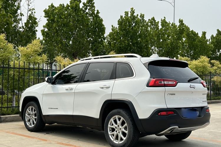 Used Jeep Cherokee 2017 2.0L Superior Edition