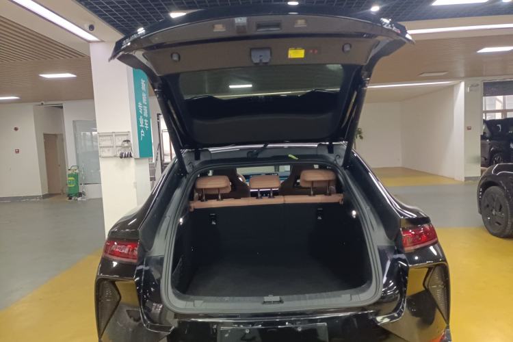 Used BYD Song L EV 2025 Intelligent Driving Version 662 km LiDAR Excellence Edition
