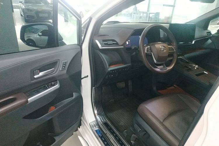 Used Toyota Granvia 2024 2.5L Hybrid Prestige PLUS Four-Wheel Drive Version
