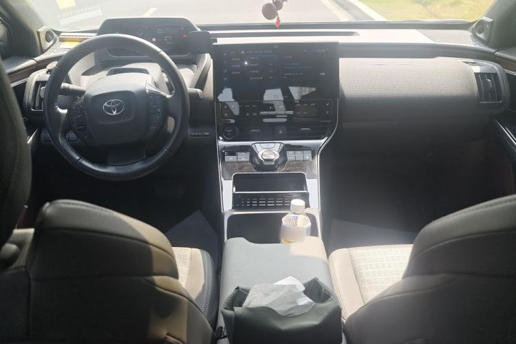 Used Toyota GAC bZ4X 2022 Long-Range Pro Center Console