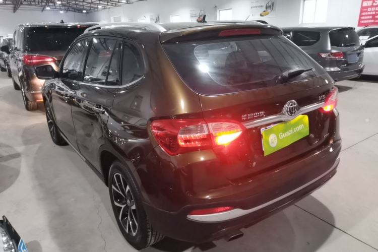 Used Brilliance V5 2016 1.5T Automatic Two-Wheel Drive Smart Version
