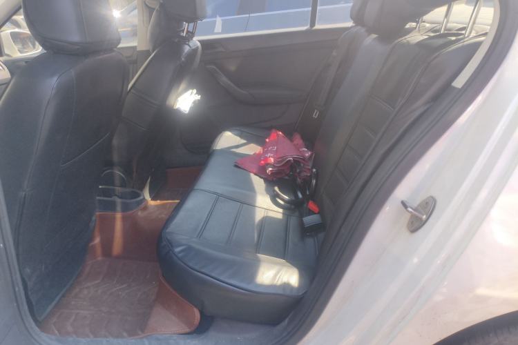 Used Volkswagen Santana 2015 1.6L Manual Fashion Edition Interior 4