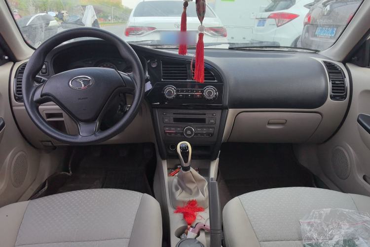 Used Soueast V3 Lingyue 2012 1.5L Manual Comfort Edition Center Console