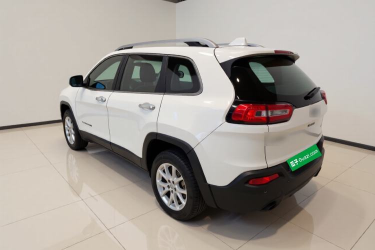 Used Jeep Cherokee 2016 2.0L Superior Edition
