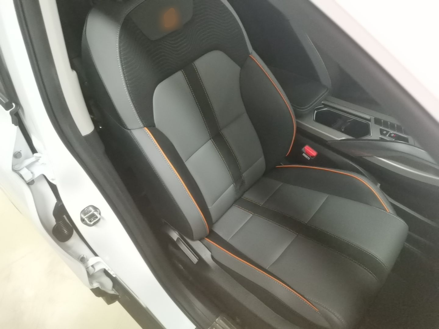 Geely Auto Coolray 2024 1.5T DCT Longteng Edition — снимка 19