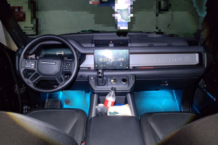 Used Land Rover Defender 2025 110 3.0T P400 X-Dynamic SE Center Console