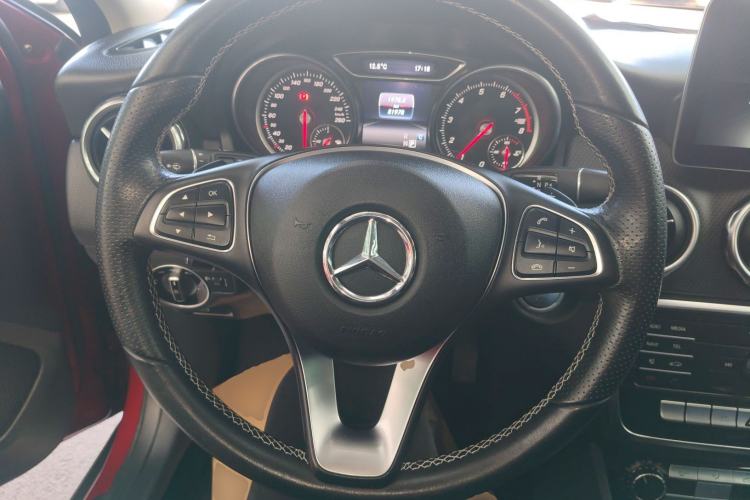 Used Mercedes-Benz GLA 2017 GLA 200 Sport Edition Steering Wheel
