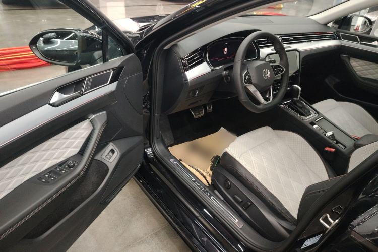 Used Volkswagen Magotan 2023 2 Million Units Commemorative Edition 330TSI DSG Luxury Version Driver Seat