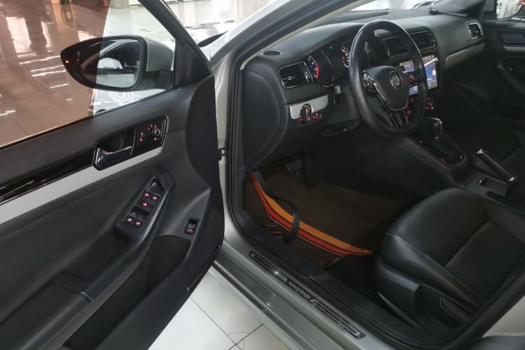 Used Volkswagen Sagitar 2017 180TSI Automatic Luxury Edition