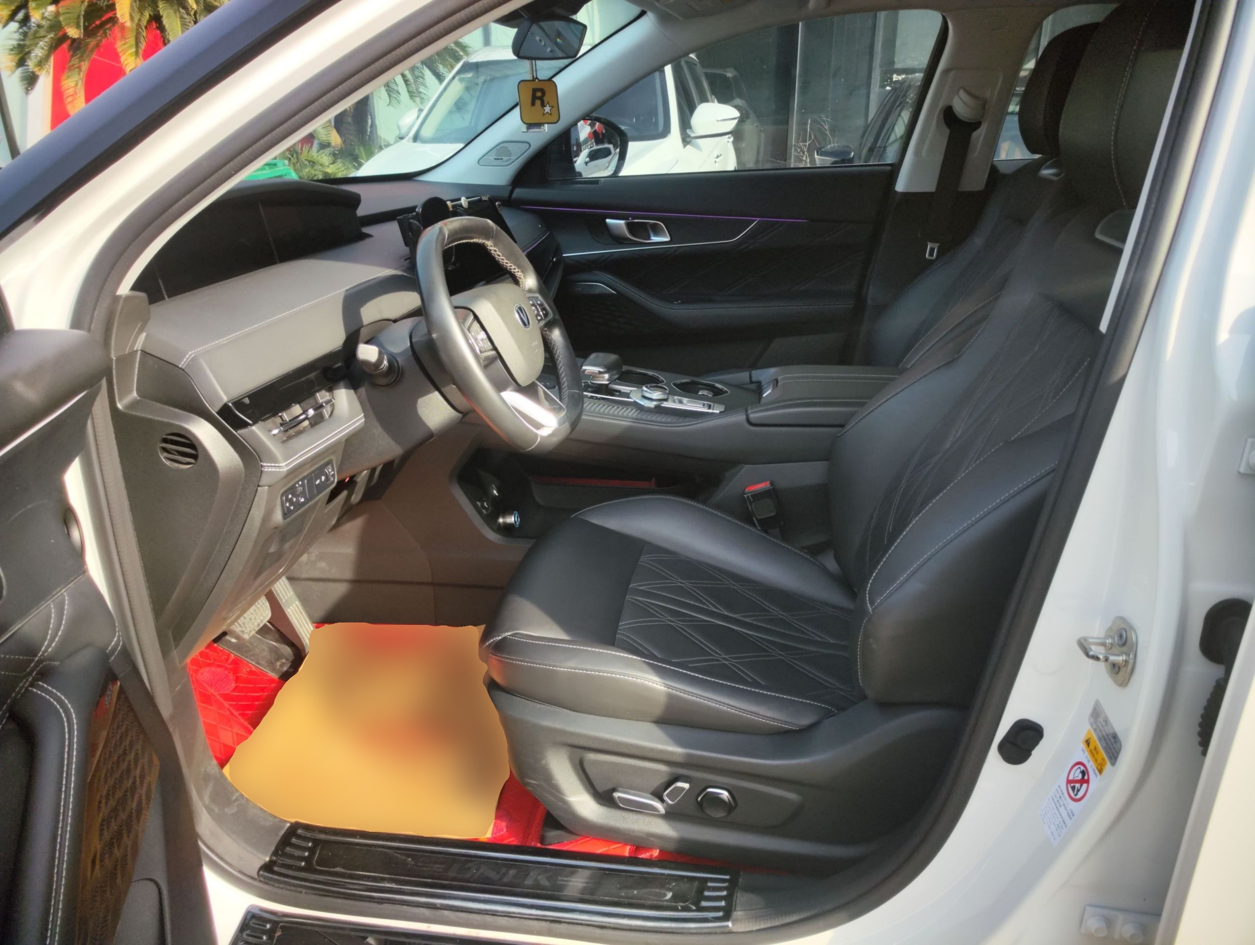 Переднее сиденье в автомобиле