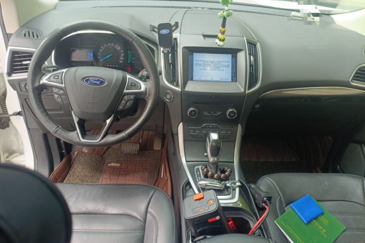 Used Ford Edge 2016 EcoBoost 245 Four-Wheel Drive Titanium Edition 7-Seater Center Console