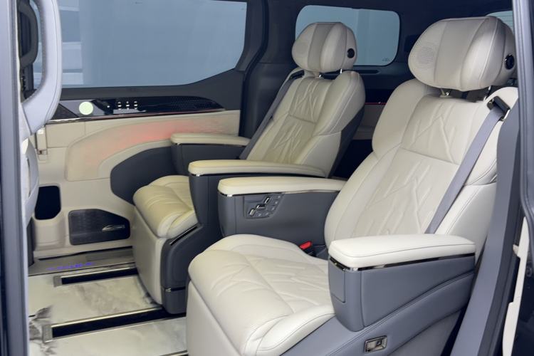 Used Zeekr 009 2024 7-Seater Aisle Version 108 kWh
