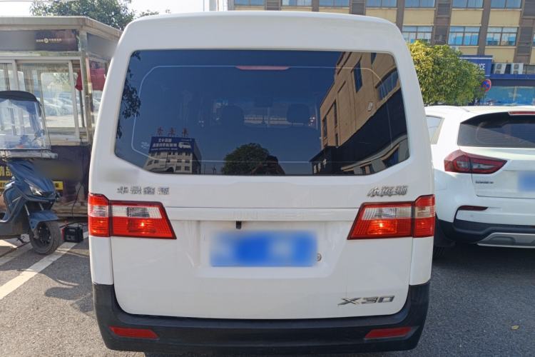 Used Jinbei Hiace X30 2023 1.5L Super-Comfortable Passenger Van 5/6/7-Seater Non-Air-Conditioned Version Model SWC15M
