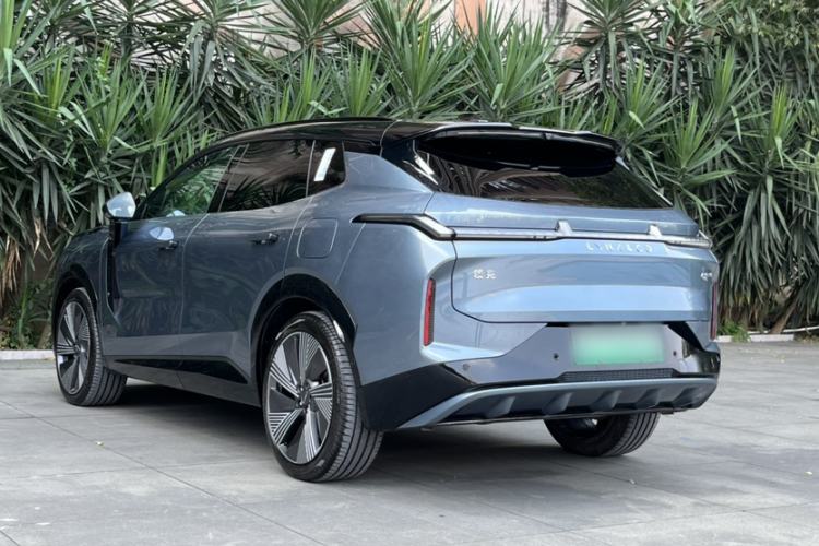 Used Lynk & Co 08 EM-P 2025 220 km All-Wheel-Drive Performance Halo Exterior 7