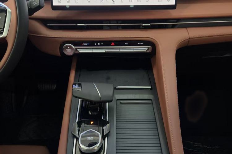 Used CHANGAN CS75 PLUS 2026 Model, Smart Champion Edition 1.5T New Blue Whale Smart Navigation Version Audio And AC Panel