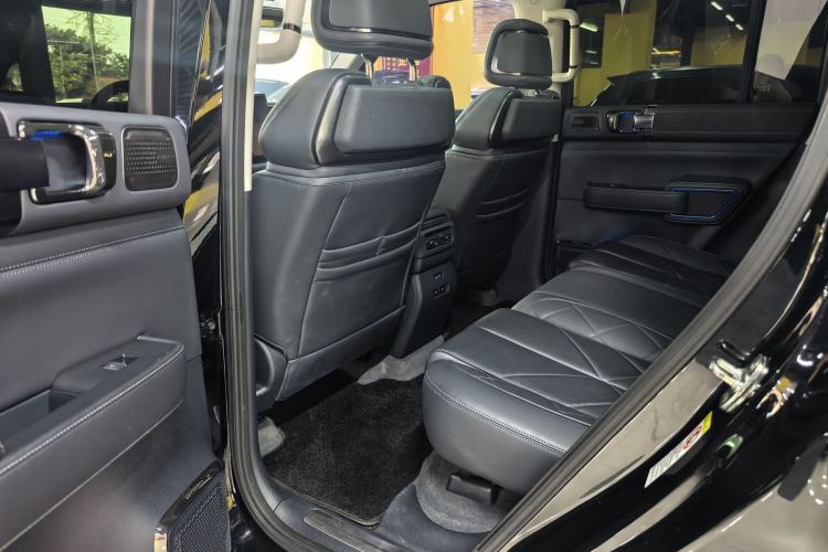 Used Formula Leopard 5 2023 Navigator Edition
