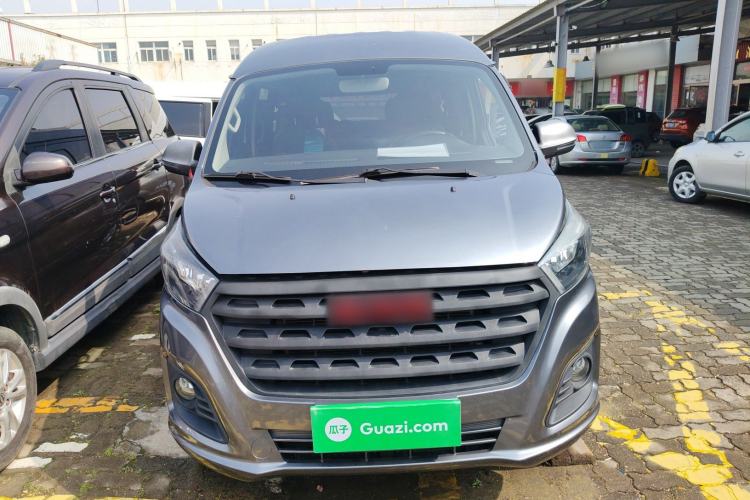 Used Jinbei Gold Hiace 2021 2.0L Passenger Van Travel Lion 7-Seater Front