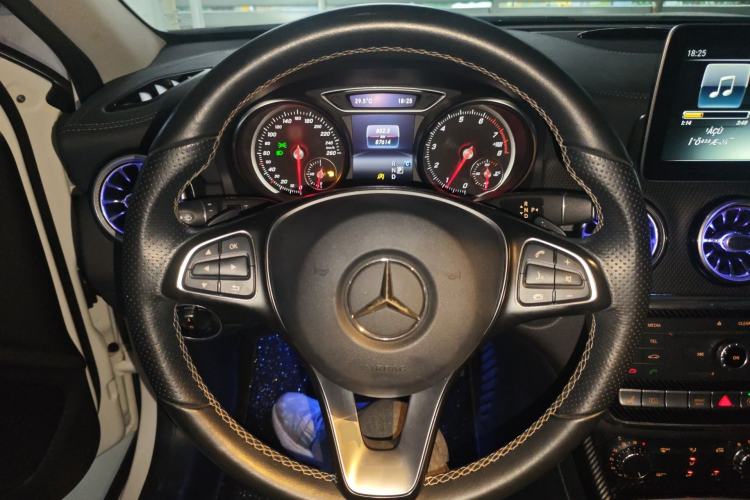 Used Mercedes-Benz GLA 2017 GLA 220 4MATIC Fashion Model Steering Wheel