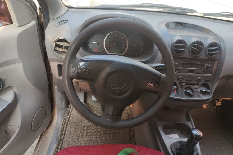 Used Wuling Hongguang 2013 1.5L Base Version
