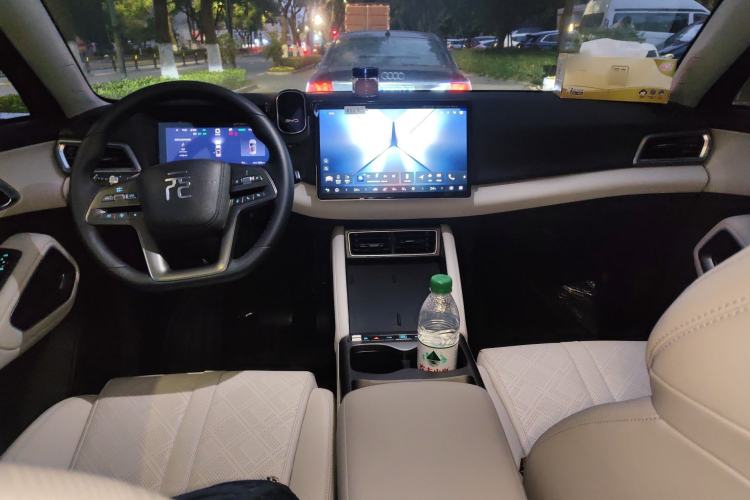 Used BYD Yuan UP 2025 Intelligent Driving Version 401 KM Dynamic Edition Center Console