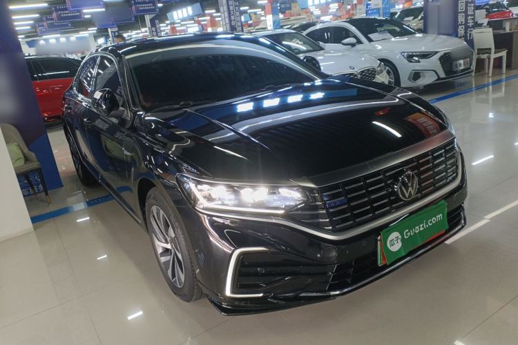 Used Volkswagen Passat New Energy 2023 430 PHEV Hybrid Elite Edition Front Right 45 Deg