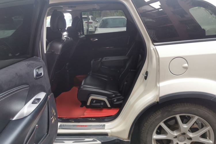 Used Dodge Journey 2013 2.4L Two-Wheel Drive Luxury Version
