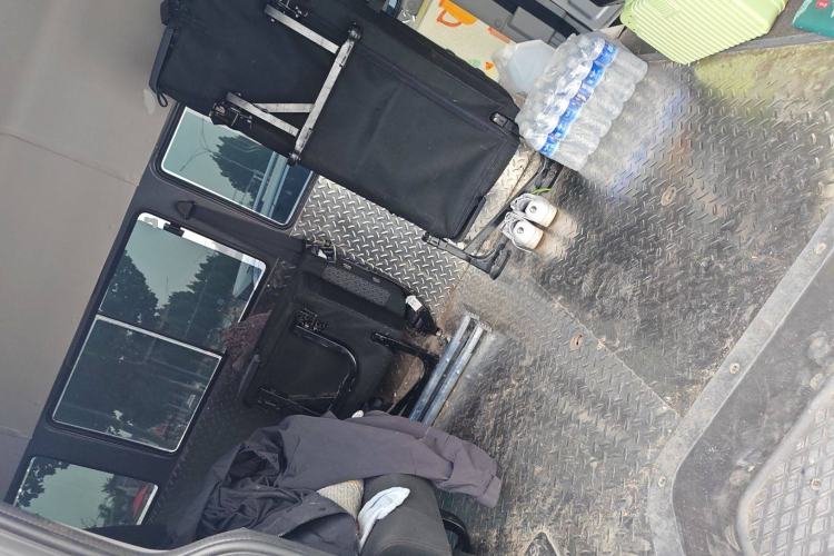 Used Iveco Daily 2023 2.5T A37M1 Multi-Purpose Passenger Vehicle Long Wheelbase Mid-Roof Design Dual Side Sliding Doors Automatic Transmission
