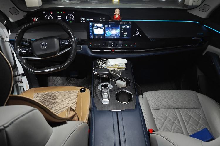 Used CHANGAN UNI-K iDD 2022 Blue Whale iDD 130km 1.5T Excellence Model Center Console