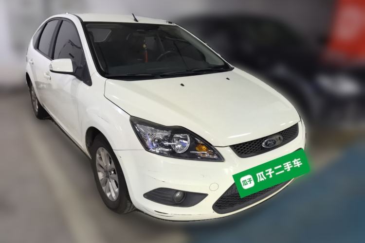 Used Ford Focus 2013 Hatchback Classic 1.8L Automatic Base Model Front Right 45 Deg
