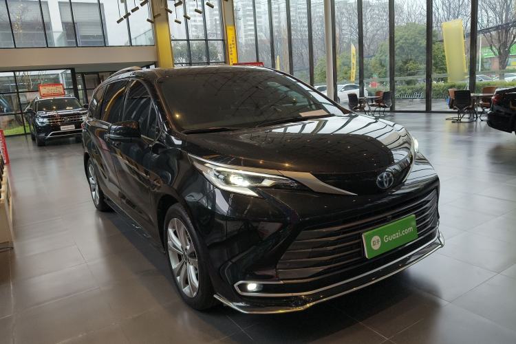Used Toyota SIENNA 2023 2.5L Hybrid Deluxe Edition
