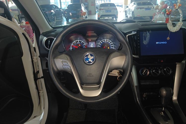 Used Venucia T70 2016 2.0L CVT Smart Choice Edition
