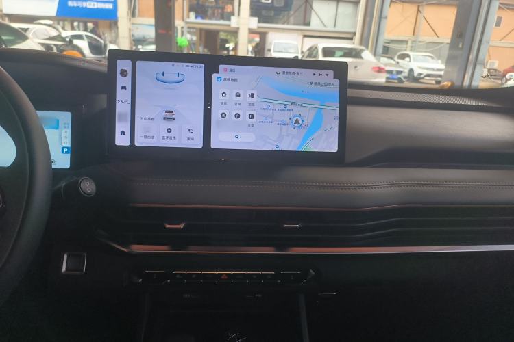 Used Geely Auto Haoyue L 2023 2.0T DCT Prestige Edition Center Console