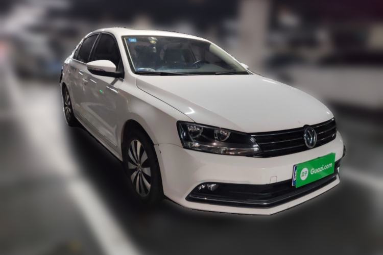 Used Volkswagen Sagitar 2017 230TSI Automatic Comfort Version Front Right 45 Deg