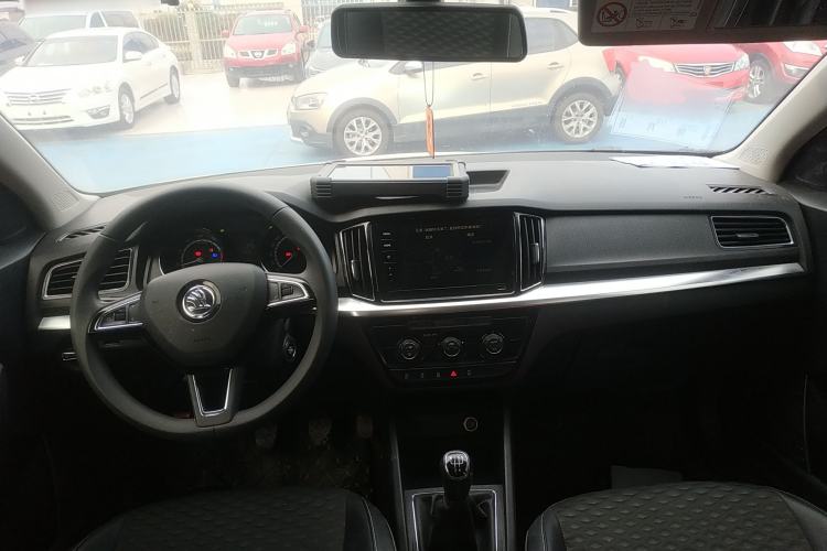 Used Skoda Kamiq 2020 1.5L Manual Comfort Edition Center Console